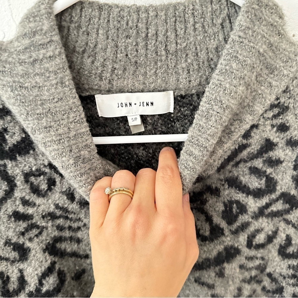 John + Jenn Cheetah Gray Black Xavier High Neck Pullover Sweater S Petite - Picture 5 of 9